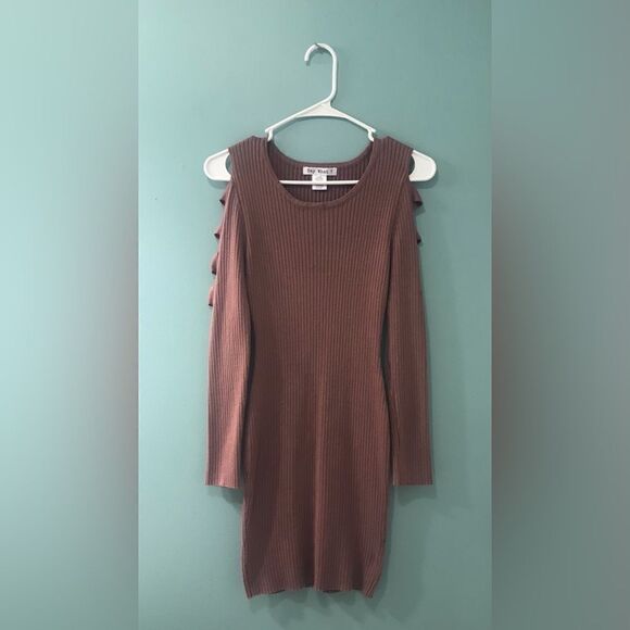 NWOT … SAY WHAT ❓ “Size: L” Cold Sleeved Dress - Picture 1 of 3